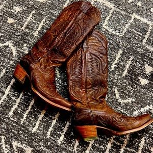 Corral boots size 7.